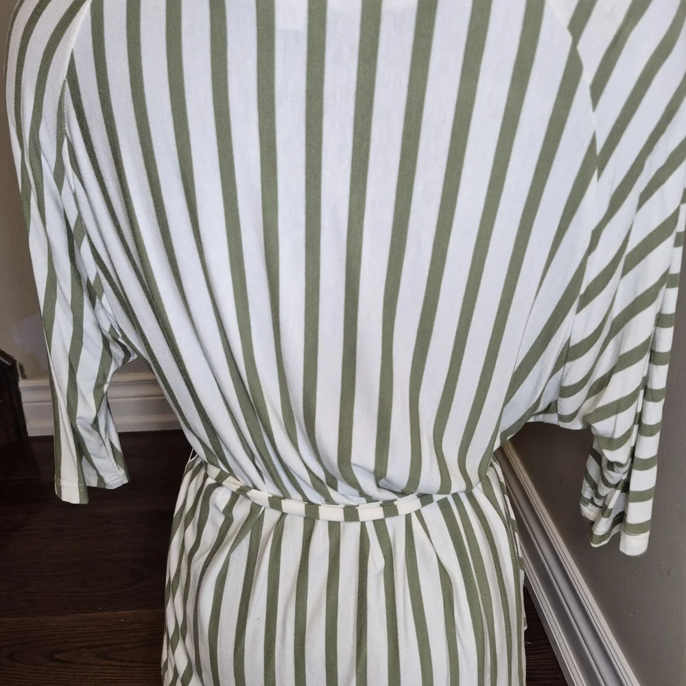 Linea Domani Green and White Top - Picture 3 of 8